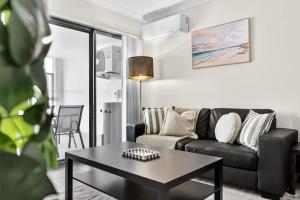 Rockingham Escape Stylish 2br Apt Near Beach and Shops