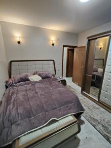 كوبري المظلات يطلع على كورنيش النيل و كوبري تحيا مصر