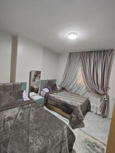 كوبري المظلات يطلع على كورنيش النيل و كوبري تحيا مصر