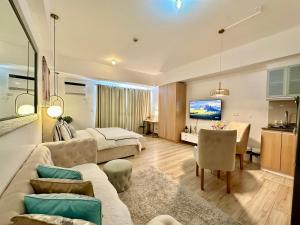 Modern Condo at The Venice Luxury Mckinley Hill