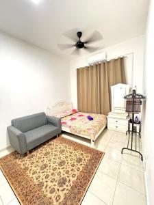 Fallems Homestay Melaka I 4 ROOMS I FULLY AIRCOND I 9 PAX I FREE WIFI I NETFLIX I INTEX POOL