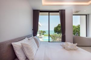 Beachfront 6BR Rooftop Jacuzzi Villa Hua Hin VVH23