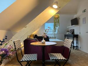 Maison Nelle Botanique - Whisker Woods