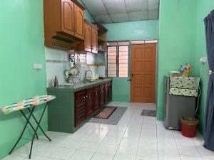 Anuarosi Homestay Taman Melor, Teluk Intan