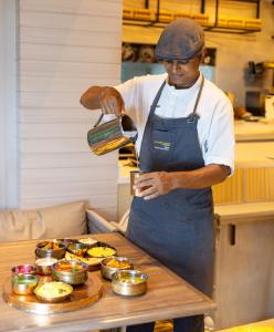 Restaurant, Courtyard by Marriott Phuket, Patong Beach Resort in Phuket