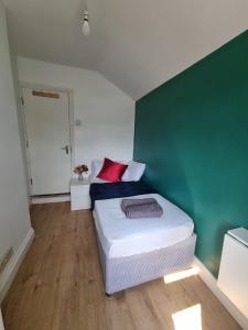 Amazing 4 bed house in Kingston