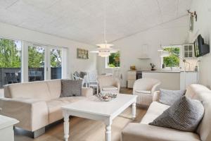 Lovely Summer House Close To Stillinge Beach