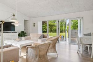 Lovely Summer House Close To Stillinge Beach