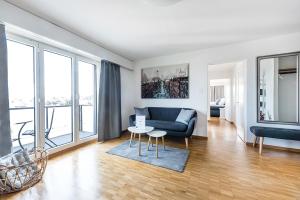 SOHO 8 !Lake-Mountain View & Free Parking!