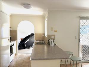 The Little Escape-Walk to Mall, Quick City Access, Golf & Sports Nearby