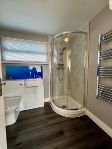 Beach Cottage 43, A stones throw from the sea