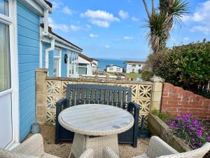 Beach Cottage 43, A stones throw from the sea