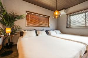 8 min walk to station 11 min to HND airport 85 sqm max 8 people full renovation 2 toilets Netflix