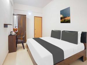 Collection O Karmelaram Railway Station