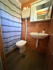 Apt1-Sleek Studio, walk to Beach