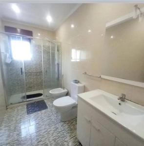 Small Private room near airport lisbon room basic