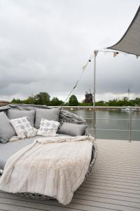 Lieblingsplatz Parey - Hausboot-Panorama