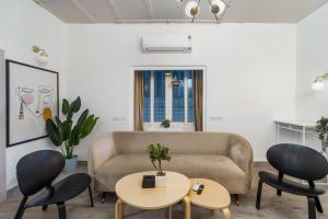 Vera 1BHK Bandra W by The Bombay Home Company