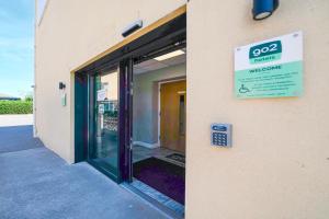 GO2 Gloucester Hotel by OYO