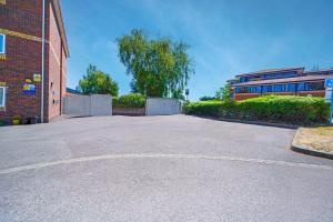 GO2 Gloucester Hotel by OYO