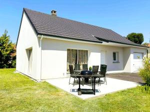 Maisons de vacances Les Rochers - Raffinement boise & Plage a 5 min en voiture - Serenite : photos des chambres
