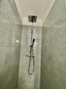 Proche de la Joliette et des terrasses du port