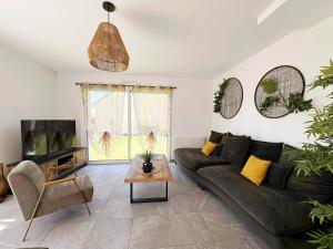 Maisons de vacances Les Rochers - Raffinement boise & Plage a 5 min en voiture - Serenite : photos des chambres