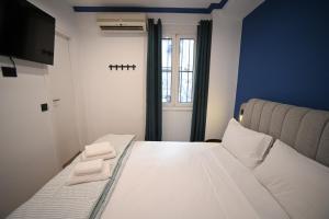 Monastiraki Suite by Zeussuites