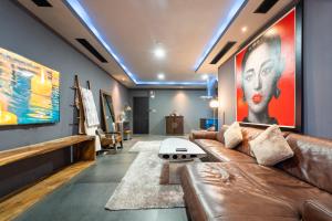 Sailing Tower City Central Apartments