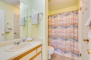 Cozy 2-bedroom townhouse with 11 pools