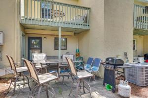 Cozy 2-bedroom townhouse with 11 pools