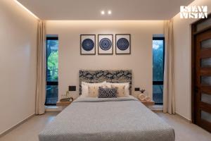 StayVista at Roźe Home with Open Terrace, Pool & Pet Friendly