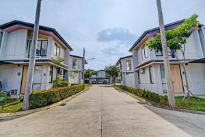 OYO Life 92719 Rolling Hills Residence Karawang