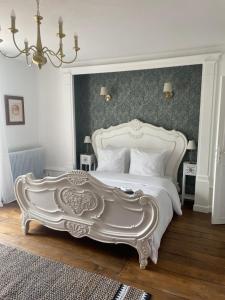 B&B / Chambres d'hotes Le Grand Charde : Chambre Familiale - Vue sur Jardin