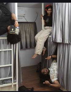 Half Orangee Party Stay with Free Swimming Pool, Free Game Room, Free Parking Next to Vagator Beach-Near to Chapora Fort-Near to Hill Top