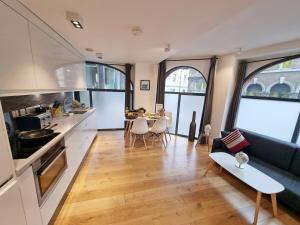 Shard View Apartment with Lift at London Bridge