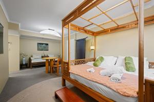 The Woodtopia Studio | CBD | Gym | Pool