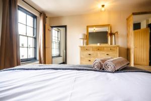 The Sandford Park Townhouse 6 Bed Sleeps 12 Entire Apartment