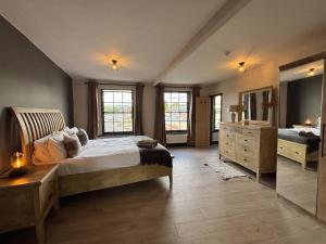 The Sandford Park Townhouse 6 Bed Sleeps 12 Entire Apartment