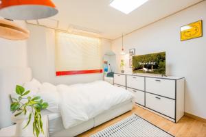 Shindang Cozy Stay, 5min Walk to Sangwangsimni Station, Fully Equipped 2-Room, Near Sindang & Dongdaemun