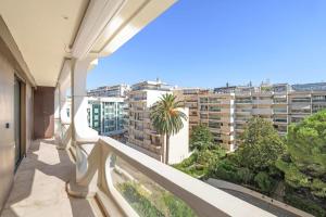 REF 1991 - Cannes Croisette - Sea view apartment for rent