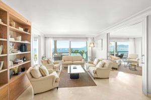 REF 1991 - Cannes Croisette - Sea view apartment for rent