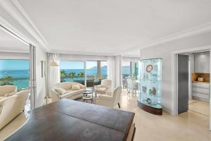 REF 1991 - Cannes Croisette - Sea view apartment for rent