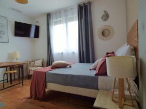 Sejours chez l'habitant Les Logis d-Argent Chambre d-hote avec WC, SDB, TV, Wifi, Option Petit Dejeuner , Parking : photos des chambres