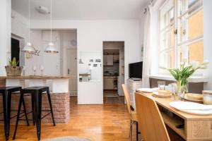 Plac Zamkowy Old Town, Sun & Snow