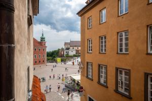 Plac Zamkowy Old Town, Sun & Snow