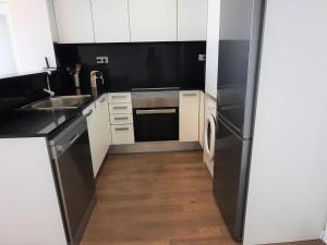 Apartamento de 3 habitaciones con terraza, piscina, parking y aire acondicionado en Llançà - ES-170-54