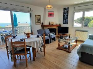 Apartamento en Llançà con piscina privada, WiFi, aparcamiento y se aceptan mascotas - ES-170-60