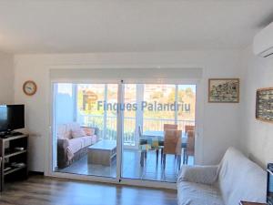 Apartamento en Llançà con gran terraza, admite mascotas, cerca de la playa - ES-170-7