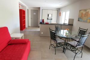 Charming T4 with garden near the sea